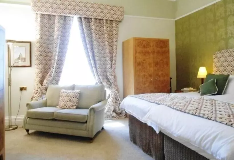 تختخواب و صبحانه Garvally House
