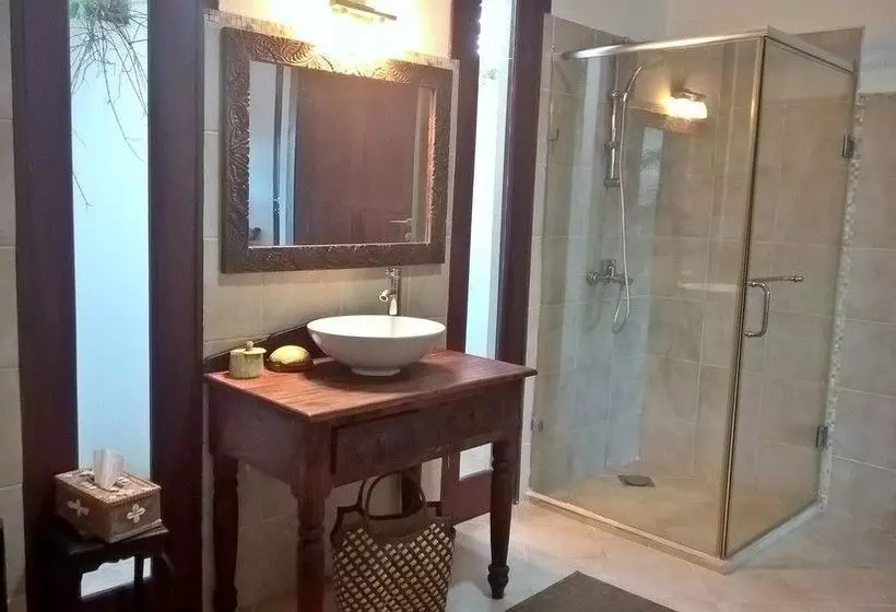 Aamiaismajoitus (B&B) Karabai Villa