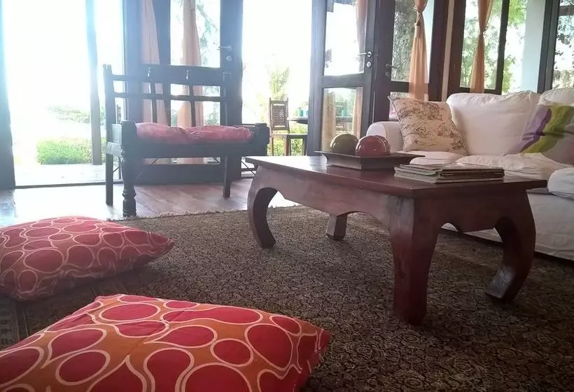 Aamiaismajoitus (B&B) Karabai Villa