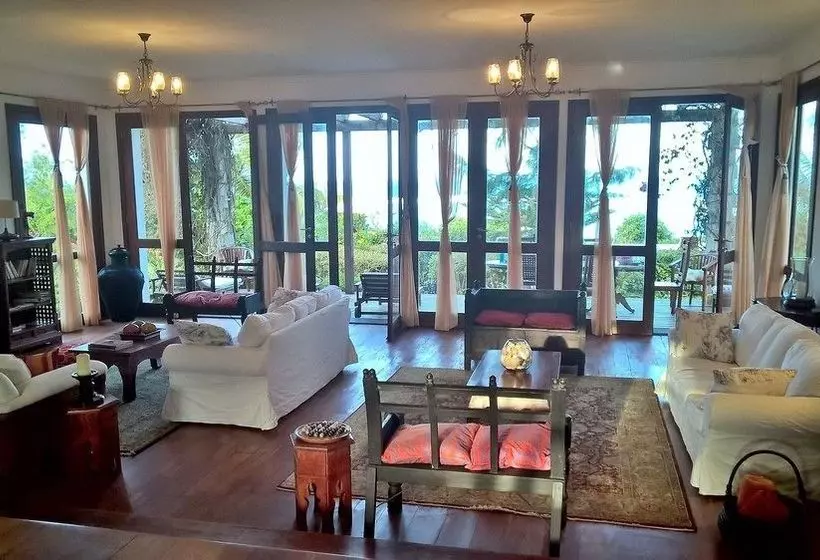 Aamiaismajoitus (B&B) Karabai Villa