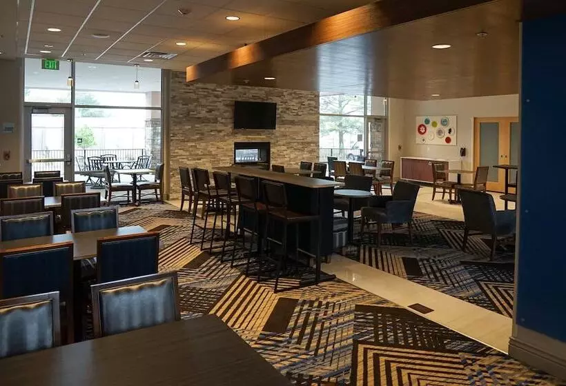 Hotelli Holiday Inn Express & Suites   Aurora Medical Campus, An Ihg