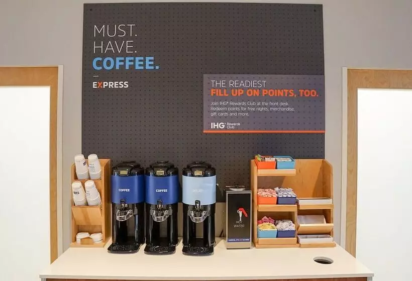 Hotelli Holiday Inn Express & Suites   Aurora Medical Campus, An Ihg