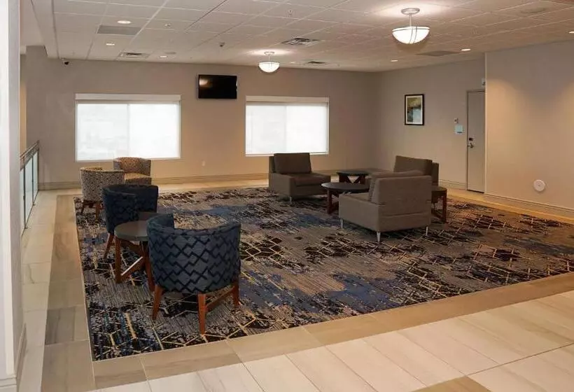 Hotelli Holiday Inn Express & Suites   Aurora Medical Campus, An Ihg