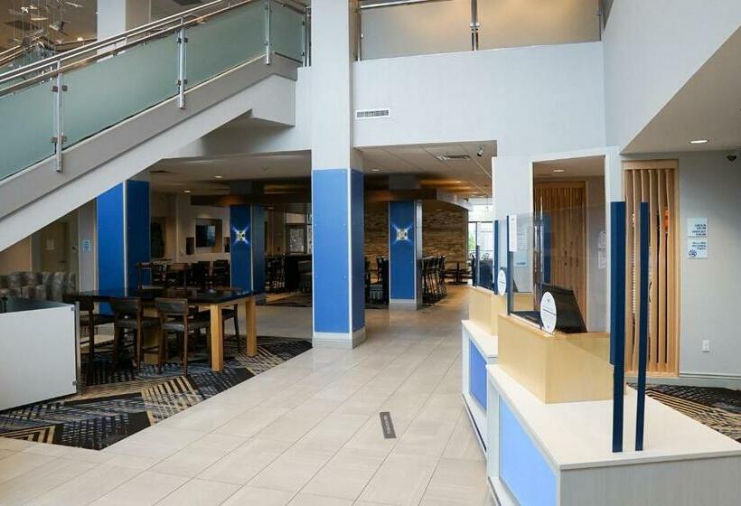 فندق Holiday Inn Express & Suites   Aurora Medical Campus, An Ihg