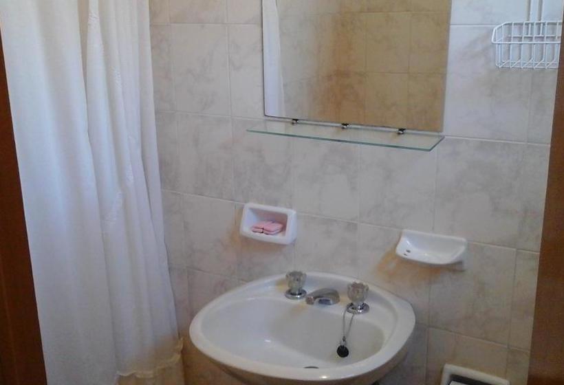 ホテル Mariska Dos Estrellas Superior