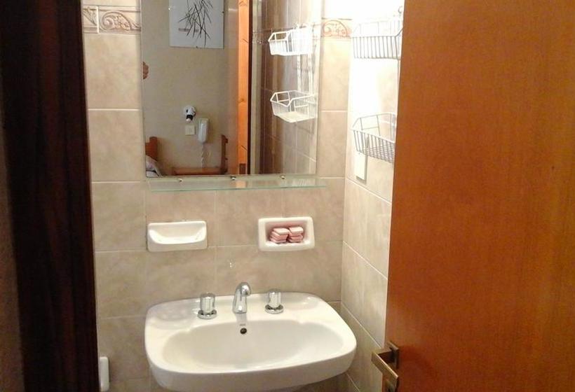 ホテル Mariska Dos Estrellas Superior