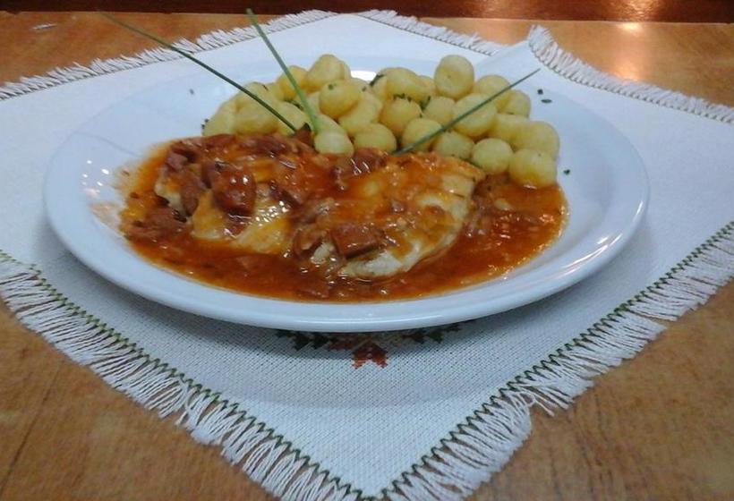 ホテル Mariska Dos Estrellas Superior