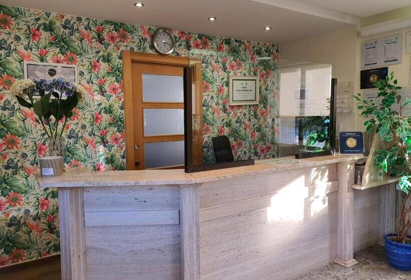 هتل Playa La Arena