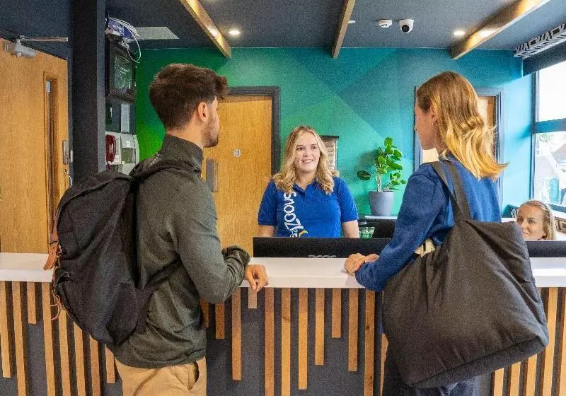 هتل Snoozles Galway City Centre