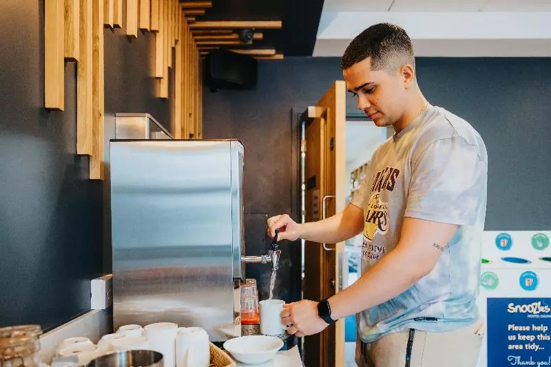 هتل Snoozles Galway City Centre