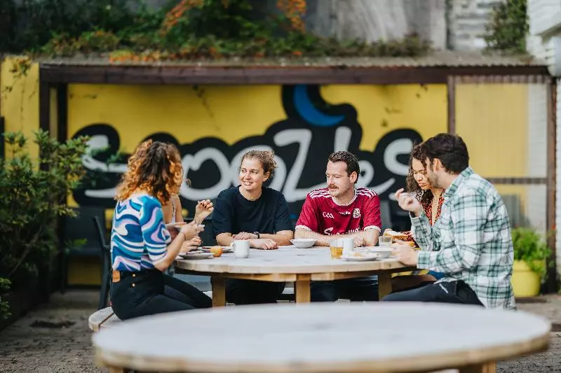 هتل Snoozles Galway City Centre