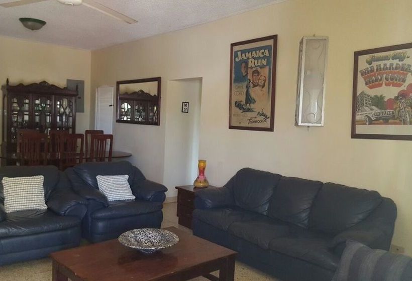 Ocho Rios Almond Tree Villas