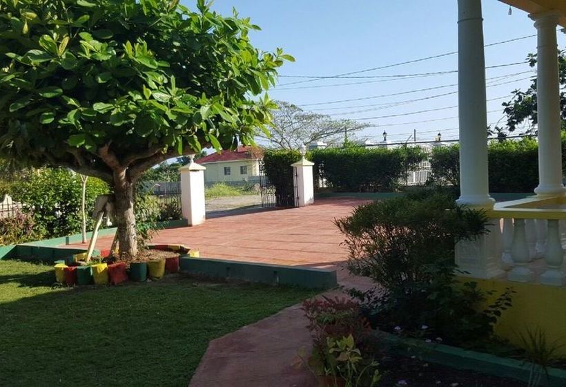 Ocho Rios Almond Tree Villas