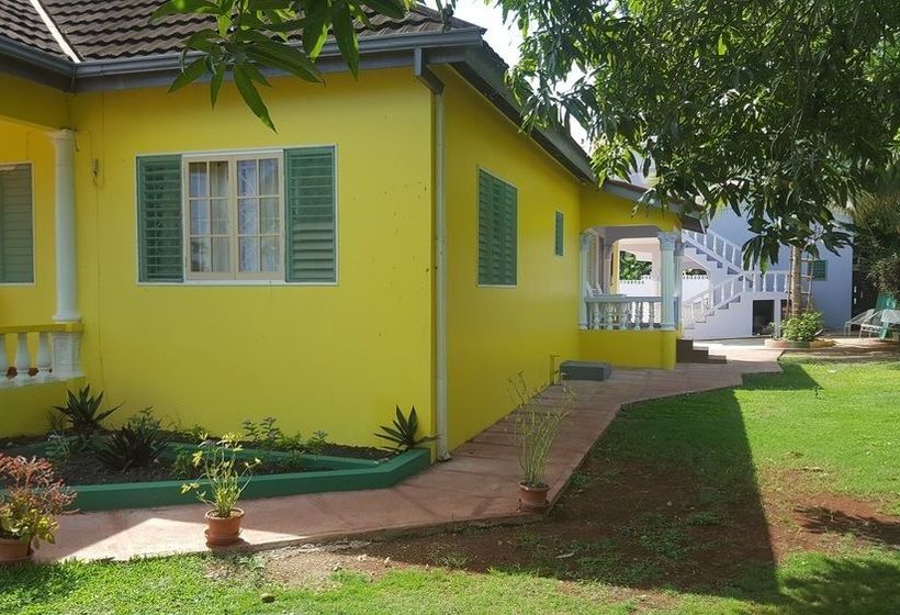 Ocho Rios Almond Tree Villas