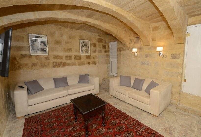 פנסיון Paulos Valletta