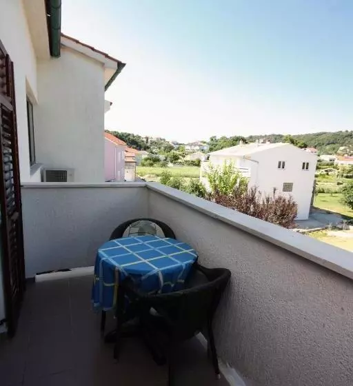 تختخواب و صبحانه Apartments Palit Rab