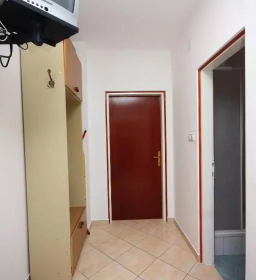 تختخواب و صبحانه Apartments Palit Rab