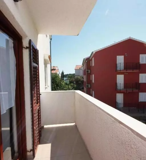 تختخواب و صبحانه Apartments Palit Rab
