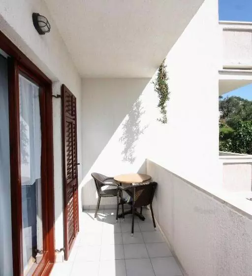 تختخواب و صبحانه Apartments Palit Rab