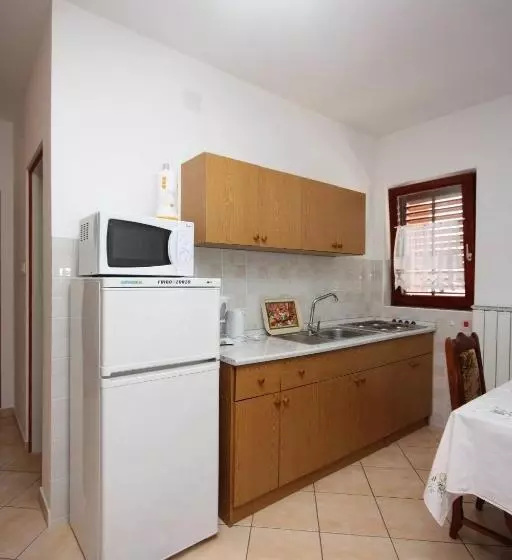 تختخواب و صبحانه Apartments Palit Rab