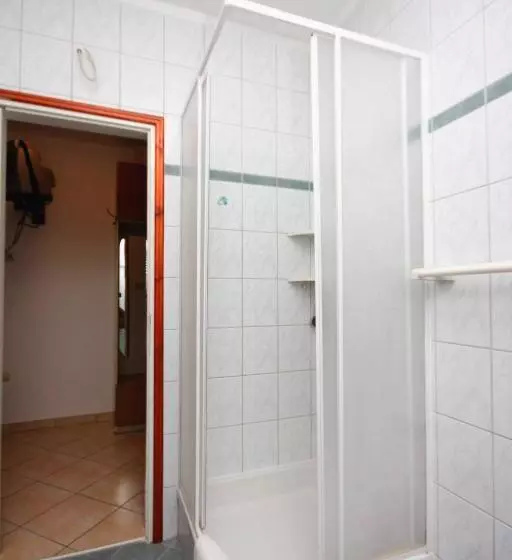 تختخواب و صبحانه Apartments Palit Rab