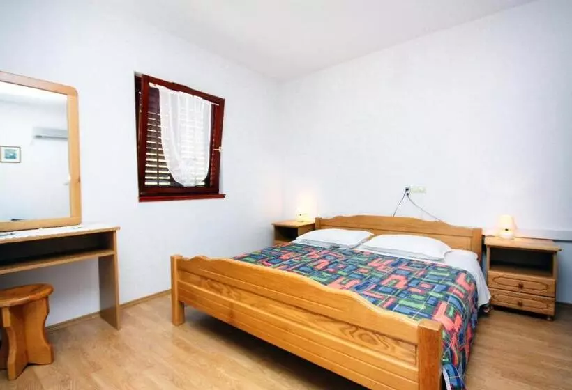 تختخواب و صبحانه Apartments Palit Rab