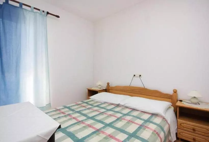 تختخواب و صبحانه Apartments Palit Rab