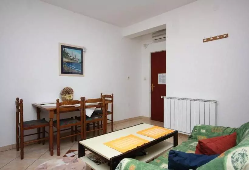 تختخواب و صبحانه Apartments Palit Rab
