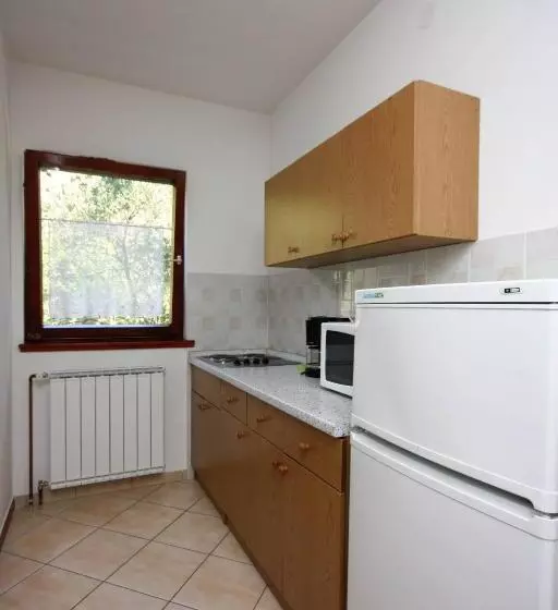 تختخواب و صبحانه Apartments Palit Rab