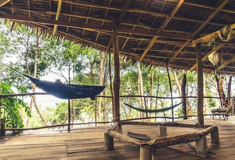 Driftwood Hostel And Bungalows