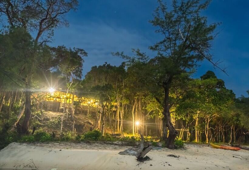 Driftwood Hostel And Bungalows