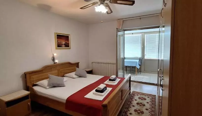 ホテル Apartments And Rooms Vinko