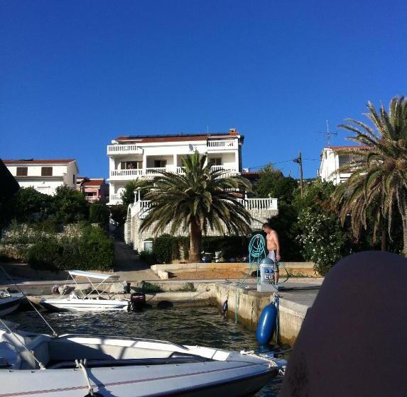 فندق Apartments And Rooms Vinko