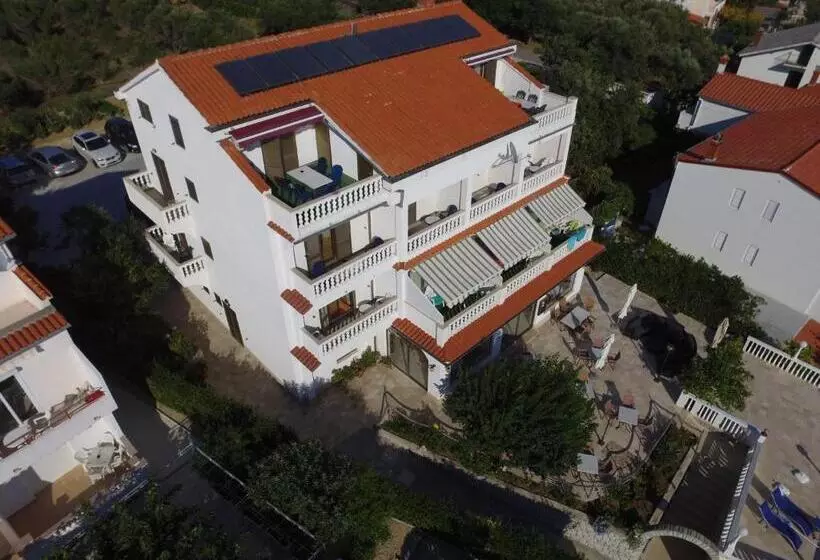 ホテル Apartments And Rooms Vinko