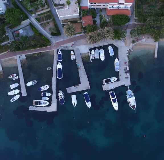 فندق Apartments And Rooms Vinko