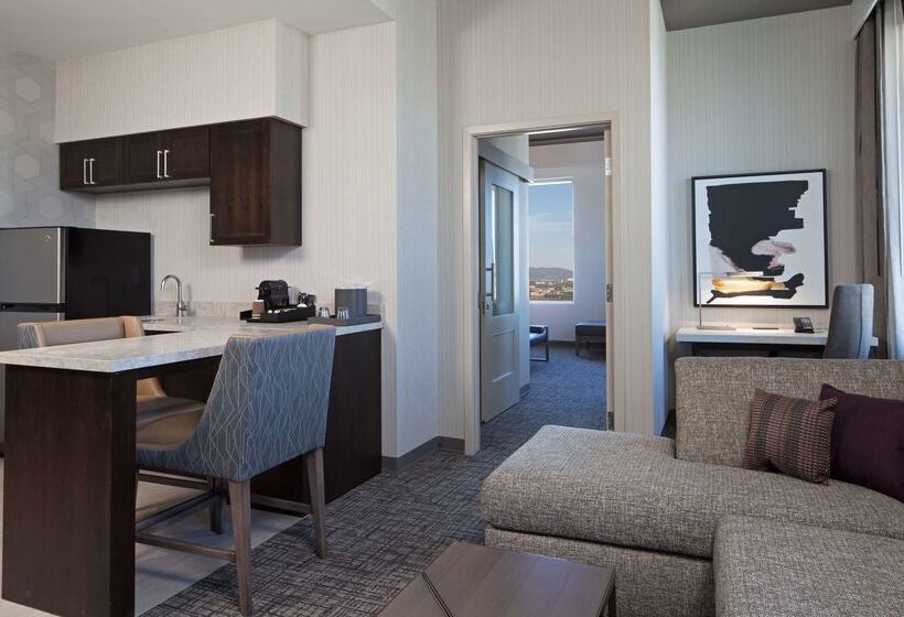 H Hotel Los Angeles, Curio Collection By Hilton