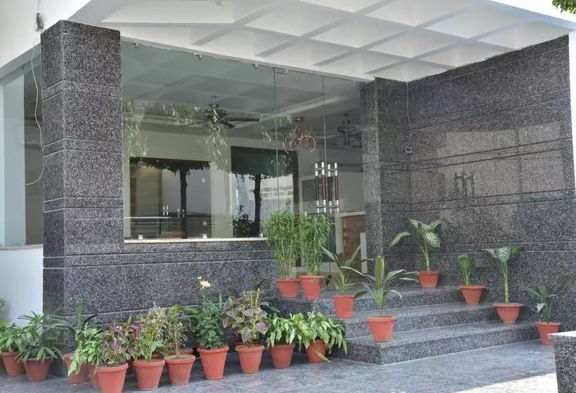 ホテル New Anand Palace