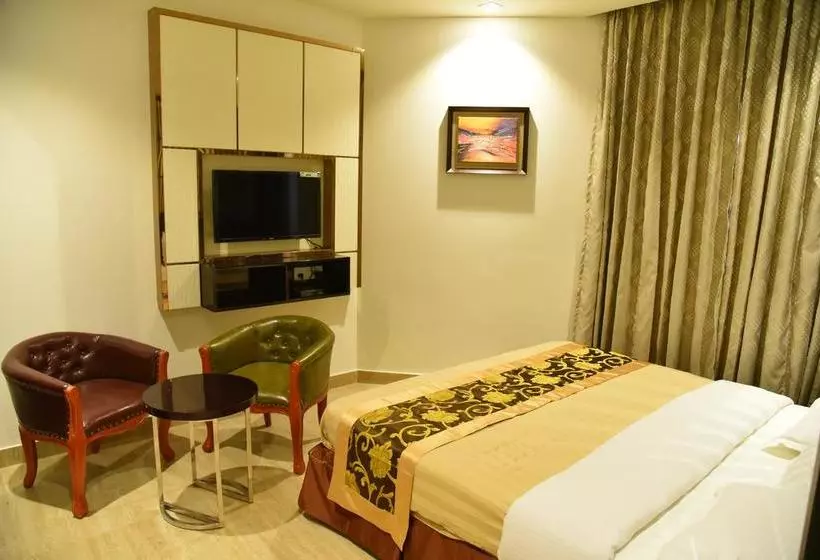ホテル New Anand Palace