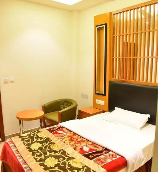 ホテル New Anand Palace