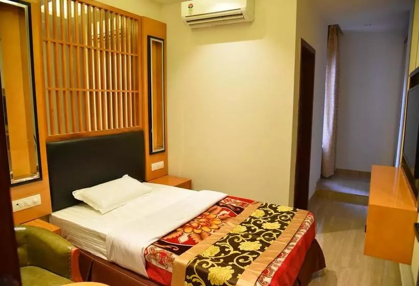 ホテル New Anand Palace