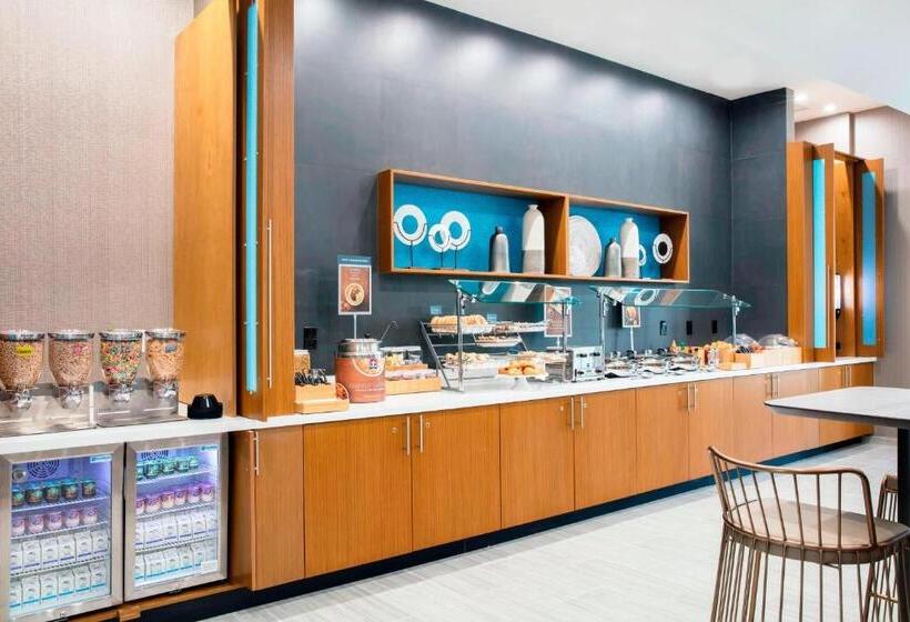 בית מלון כפרי Springhill Suites By Marriott Miami Doral