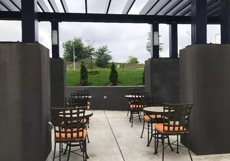 ホテル Staybridge Suites Madison   Fitchburg By Ihg