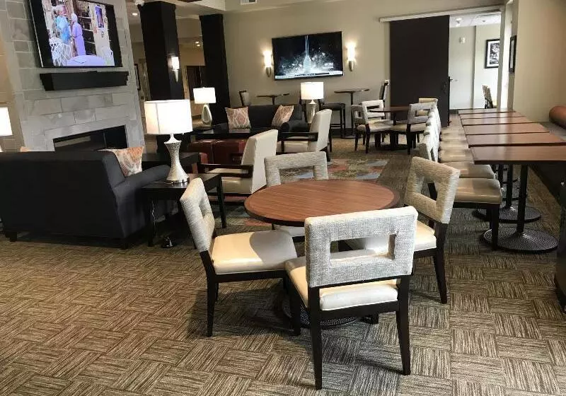 ホテル Staybridge Suites Madison   Fitchburg By Ihg