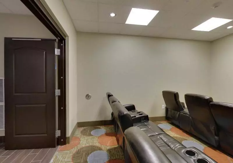 ホテル Staybridge Suites Madison   Fitchburg By Ihg