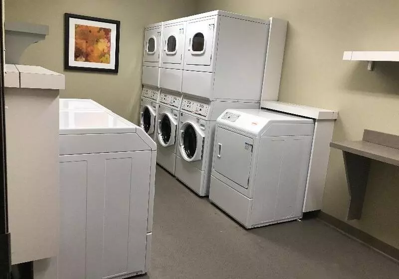 ホテル Staybridge Suites Madison   Fitchburg By Ihg