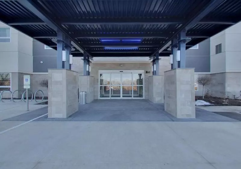 ホテル Staybridge Suites Madison   Fitchburg By Ihg