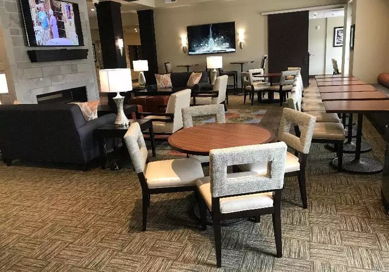 ホテル Staybridge Suites Madison   Fitchburg By Ihg