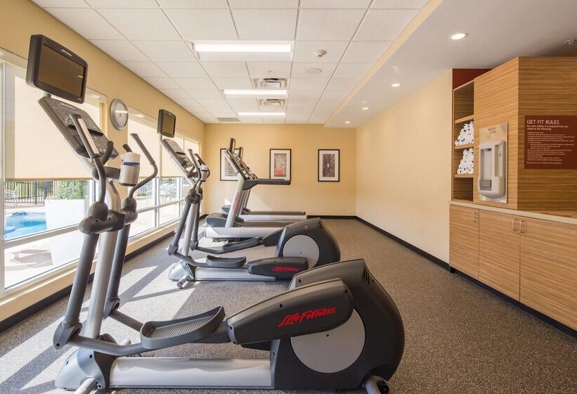 בית מלון כפרי Towneplace Suites By Marriott Cleveland