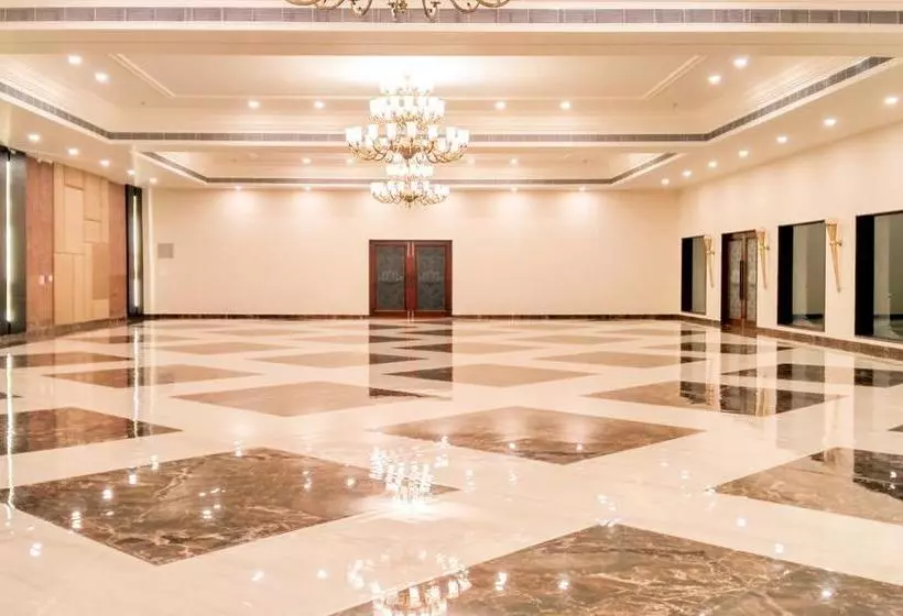 Hotelli Lotus Grand