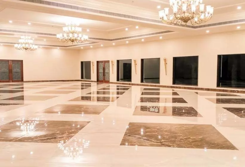 Hotelli Lotus Grand